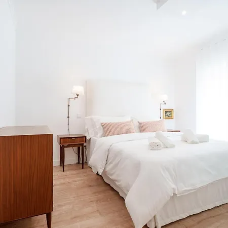 Charming Apartment-1 Minute To The