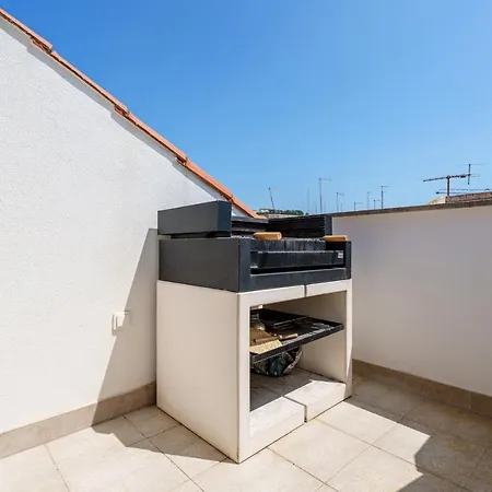 Charming Apartment-1 Minute To The *