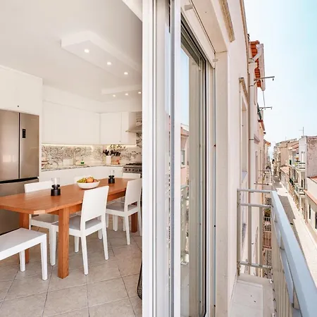 Charming Apartment-1 Minute To The Apartmán