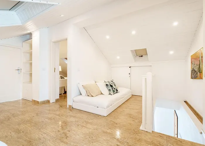 Charming Apartment-1 Minute To The