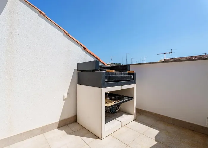 Charming Apartment-1 Minute To The *