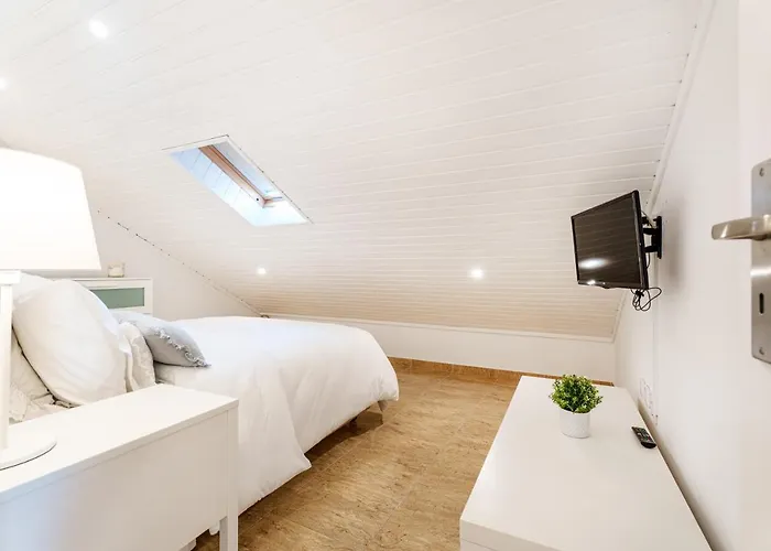 Charming Apartment-1 Minute To The